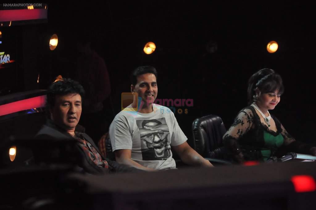 Akshay Kumar, Anu Malik, Alisha Chinoy on the sets of Star Ya Rockstar in Famous on 15th Nov 2011