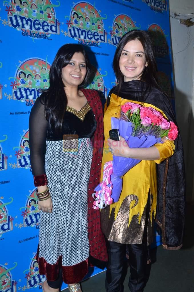Urvashi Sharma at Manali Jagtap's Umeed show for children in Rangsharda on 19th Nov 2011