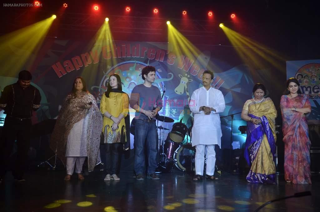 Urvashi Sharma, Shiney Ahuja at Manali Jagtap's Umeed show for children in Rangsharda on 19th Nov 2011