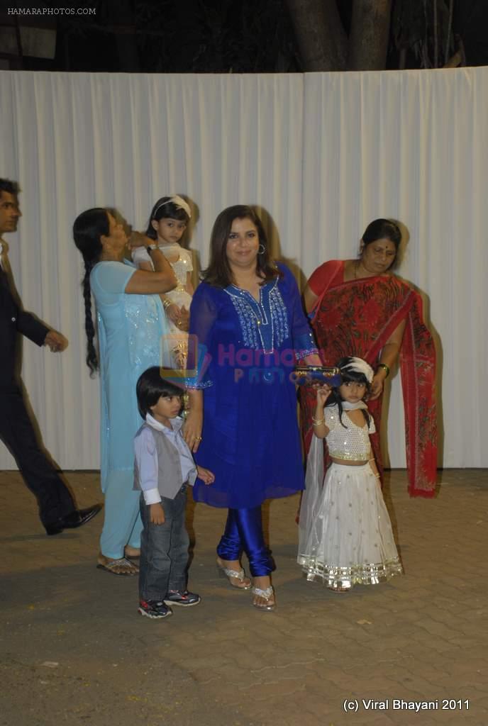 farah khan with kids at Boman Irani's son wedding reception on 20th Nov 2011JPG