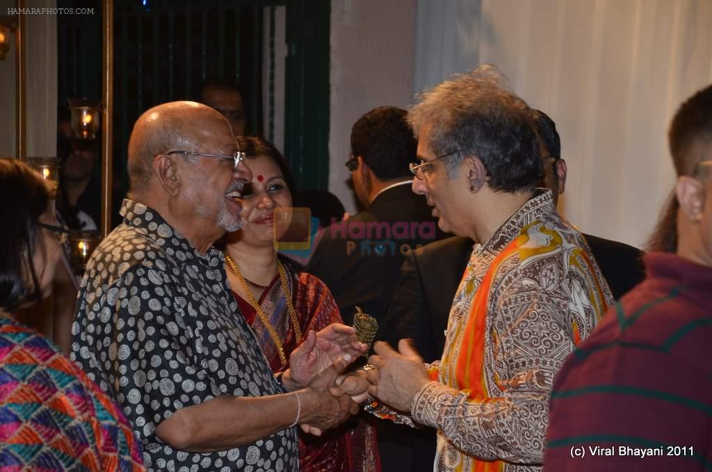 shyama bengal with aditya raj kapoor at Boman Irani's son wedding reception on 20th Nov 2011