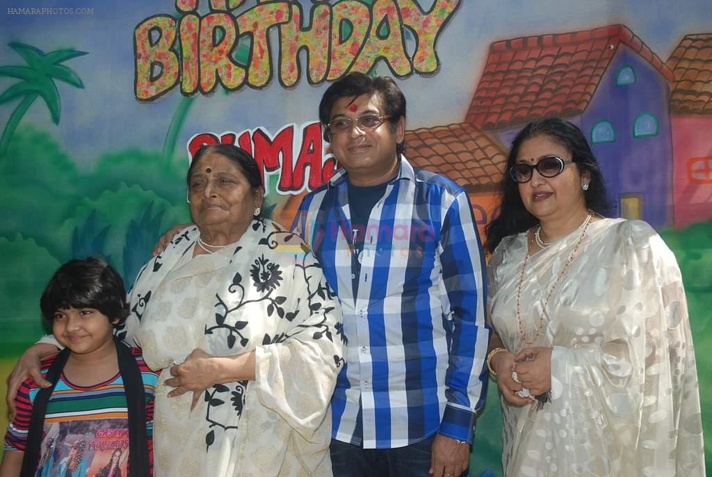 Amit Kumar, Leena Chandavarkar at Ruma Devi's birthday in Juhu, Mumbai on 21st Nov 2011