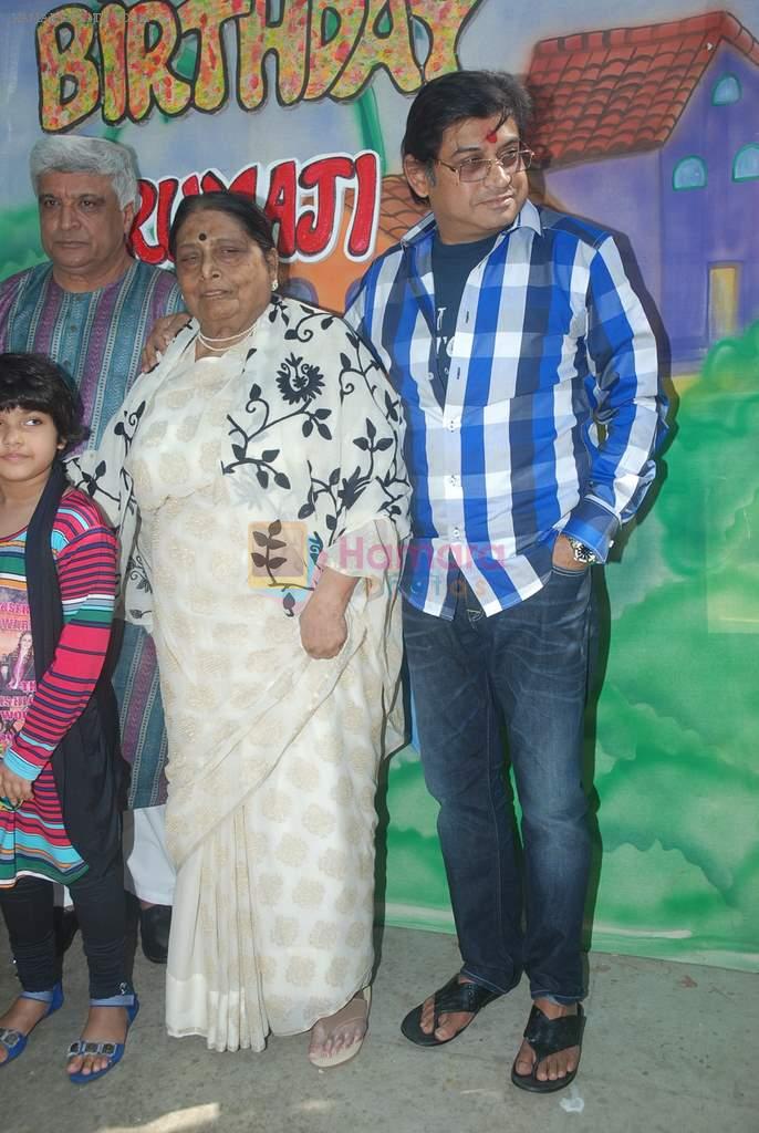 Javed Akhtar, Amit Kumar at Ruma Devi's birthday in Juhu, Mumbai on 21st Nov 2011