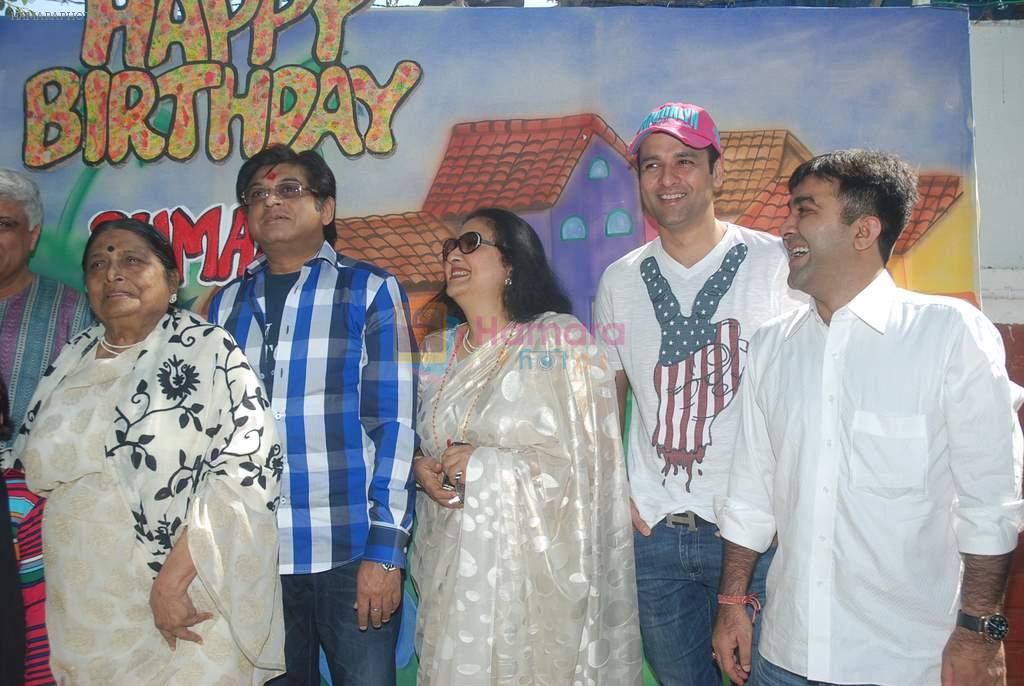 Amit Kumar, Ruma Devi, Rohit Roy, Leena Chandavarkar at Ruma Devi's birthday in Juhu, Mumbai on 21st Nov 2011