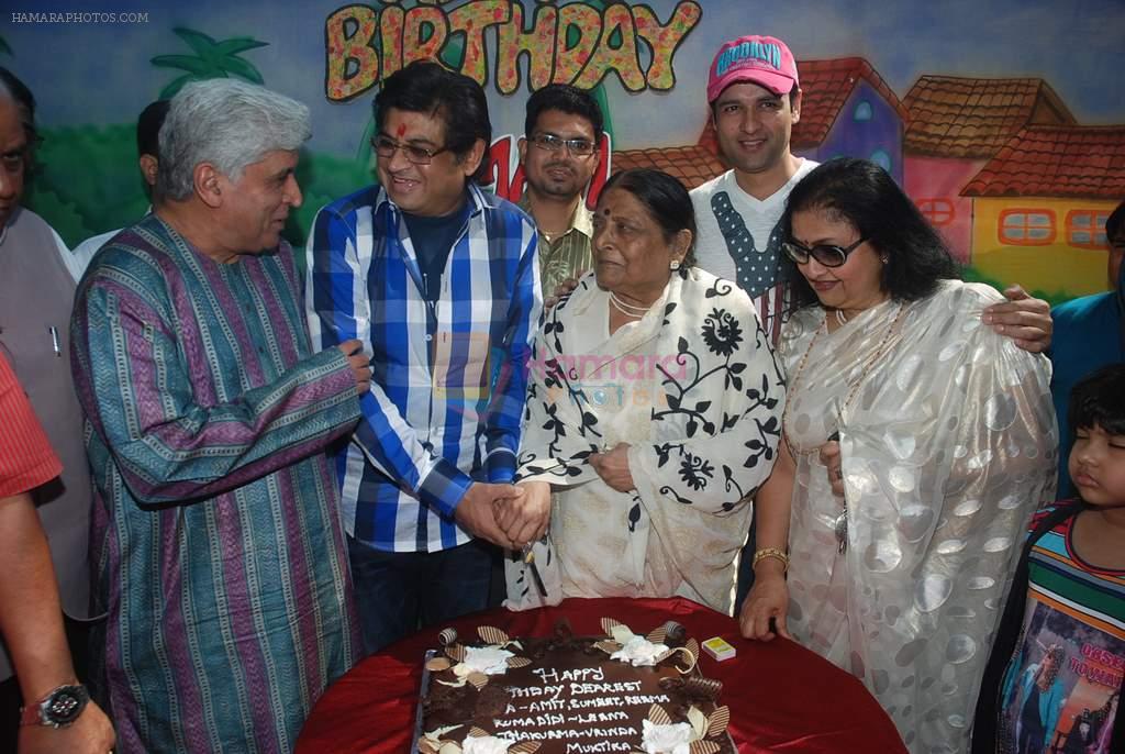 Javed Akhtar, Amit Kumar, Ruma Devi, Rohit Roy, Leena Chandavarkar at Ruma Devi's birthday in Juhu, Mumbai on 21st Nov 2011