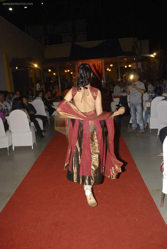 at Designer Aarti Gupta showcases her collection in Wedding Cafe on 23rd Nov 2011