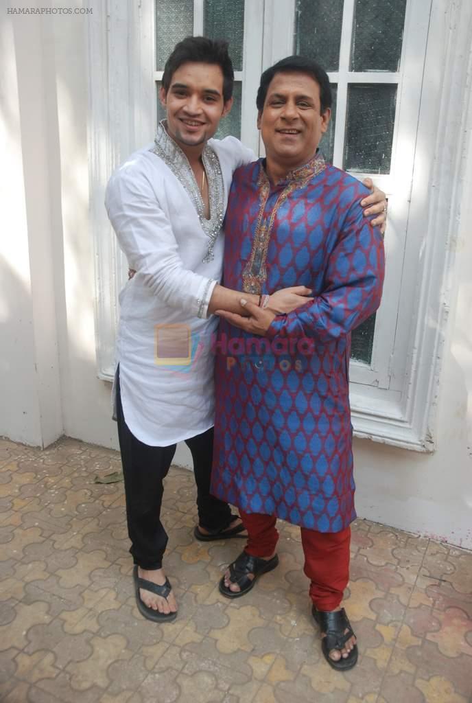 Rajendra Chawla, Sraman Jain at Sony TV's Saas Bina Sasural on location in Malad on 24th Nov 2011
