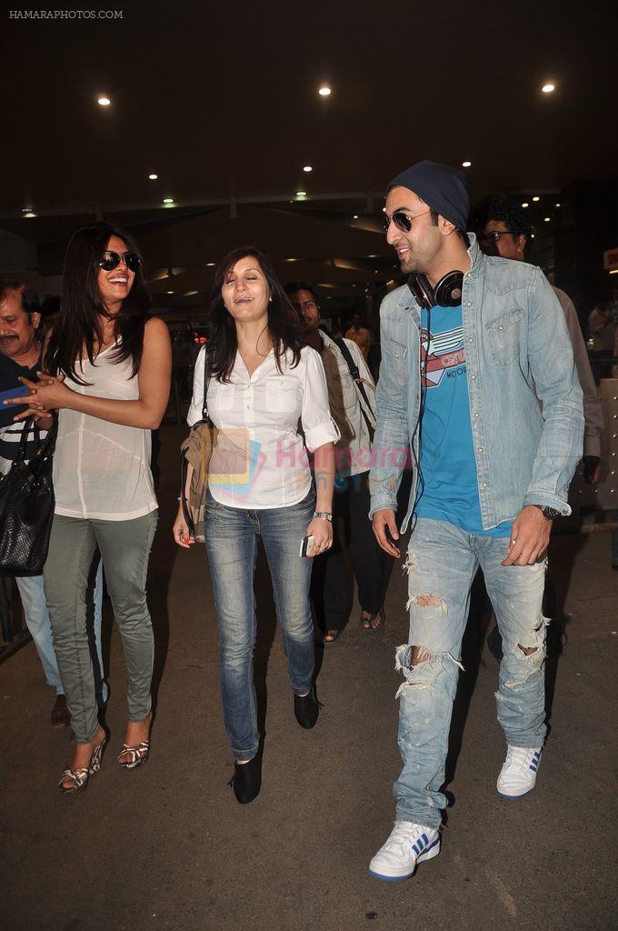 Priyanka Chopra, Ranbir Kapoor snapped returning from Barfee shoot in Mumbai airport on 24th Nov 2011