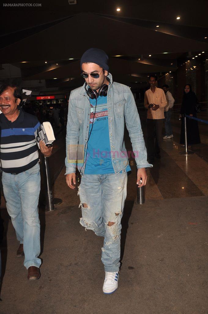 Ranbir Kapoor snapped returning from Barfee shoot in Mumbai airport on 24th Nov 2011