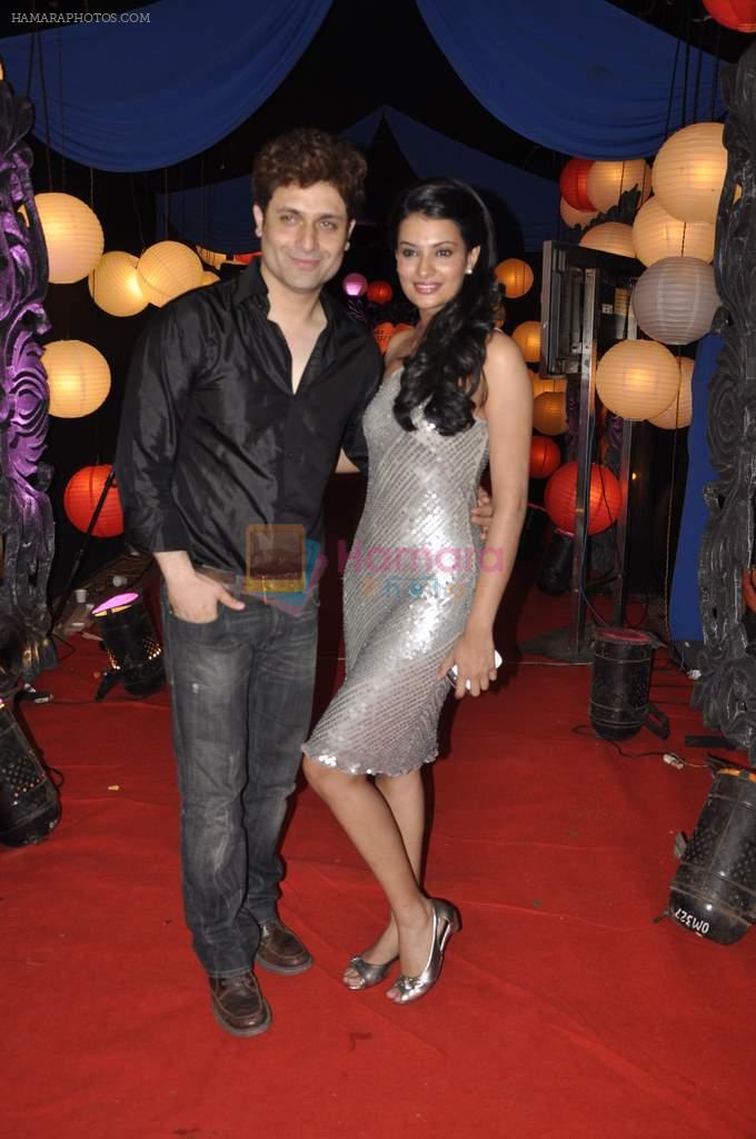 Sayali Bhagat, Shiney Ahuja at Zee Rishtey Awards in Andheri Sports Complex on 26th Nov 2011