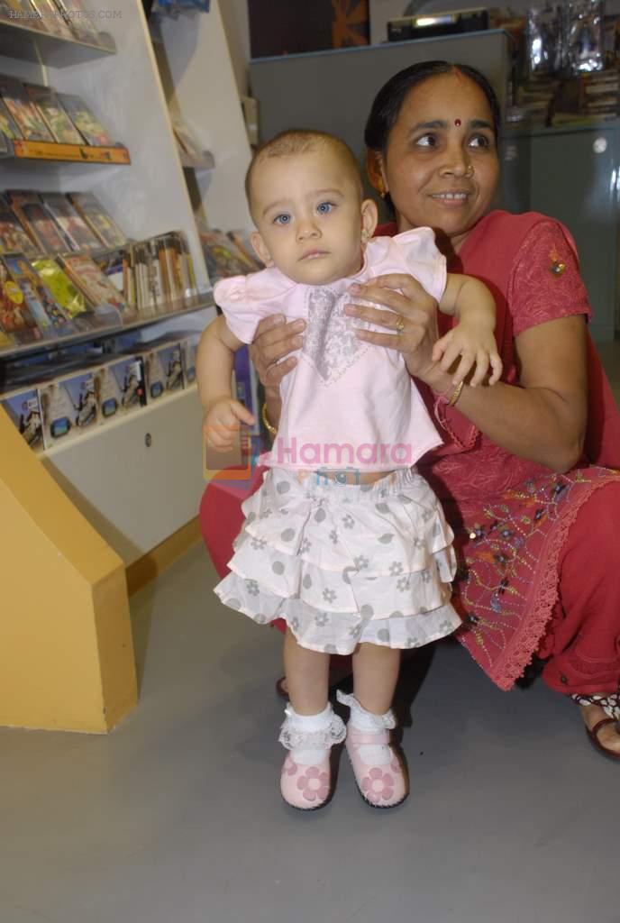 Manyata Dutt's Daughter at Hamleys birthday bash in Phoenix Mill on 26th Nov 2011