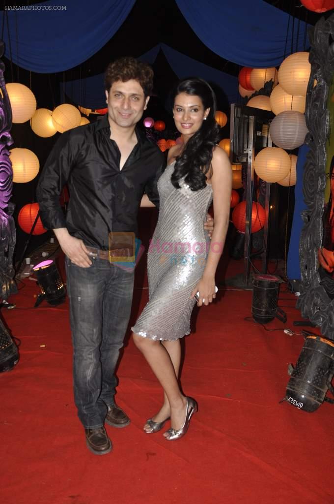 Sayali Bhagat, Shiney Ahuja at Zee Rishtey Awards in Andheri Sports Complex on 26th Nov 2011