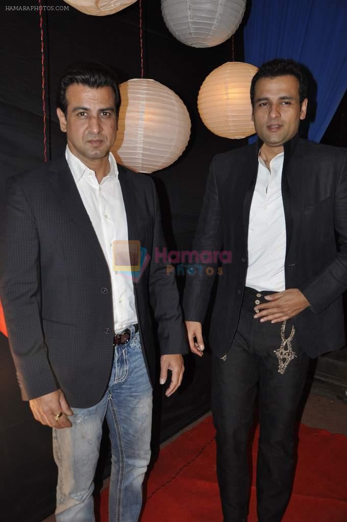 Ronit Roy, Rohit Roy at Zee Rishtey Awards in Andheri Sports Complex on 26th Nov 2011
