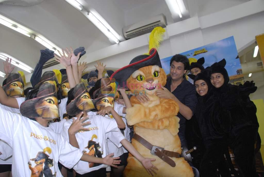 Shiamak Dawar promotes Puss in Boots at Mahalaxmi on 29th Nov 2011