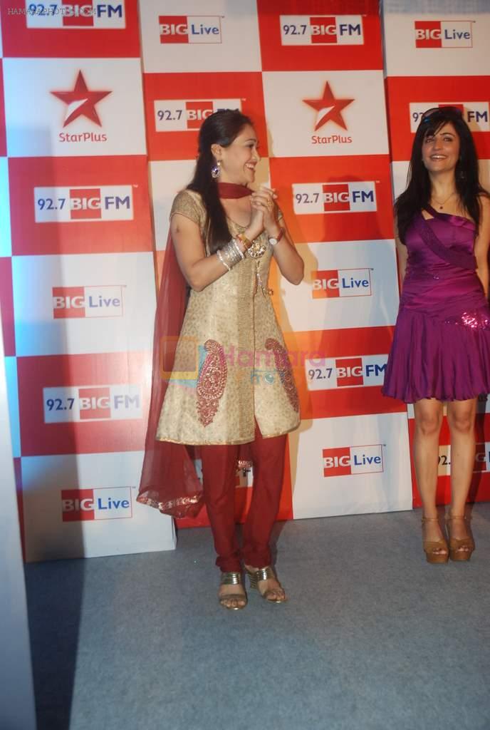 Disha Vakani, Shibani Kashyap at BIG Star Entertainment Awards 2011 in Mumbai on 24th Dec 2011