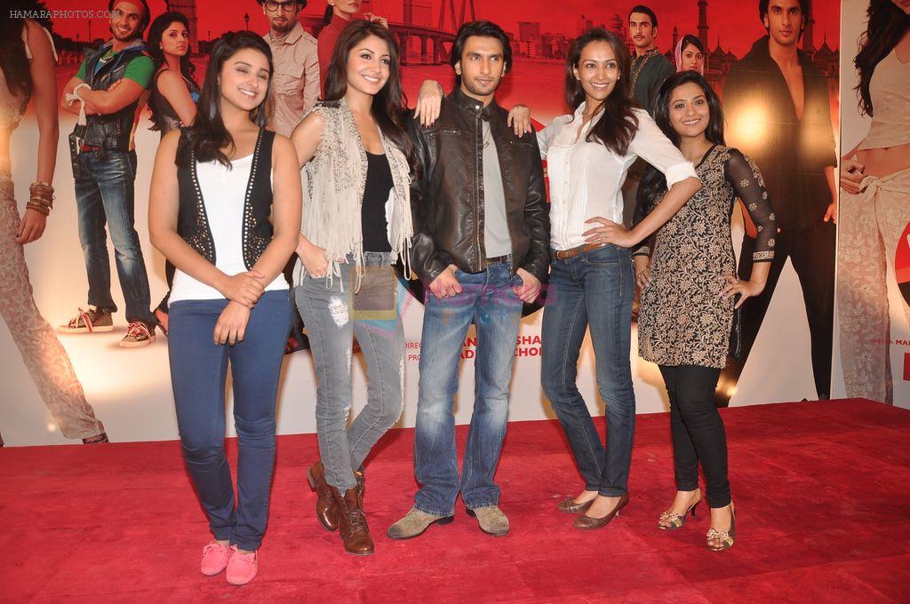 Parineeti Chopra, Anushka Sharma, Ranveer Singh, Dipannita Sharma, Aditi Sharma grace Ladies VS Ricky Bahl event in Yashraj, Mumbai on 2nd Dec 2011