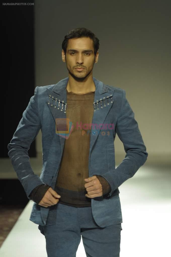 Model walk the ramp for Rohit and Rahul Gandhi show for Mercedez Benz in Taj Land's End, Mumbai on 4th Dec 2011