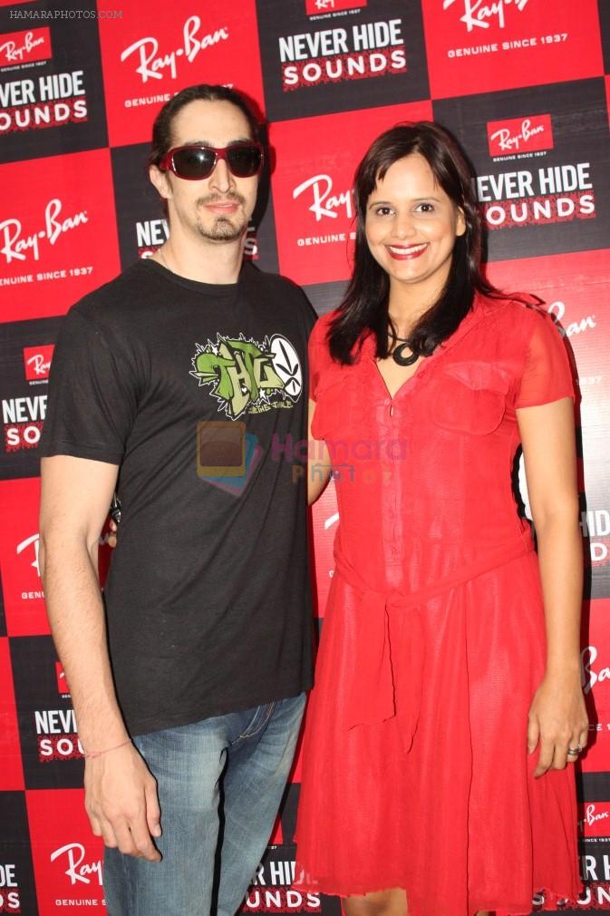 Adam Bedi & Nisha Harale at Ray-Ban Never Hide Sounds 2011 in Mumbai on 4th Dec 2011