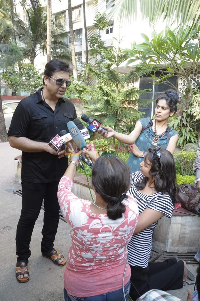 Govinda speak to media about Dev Anand on 4th Dec 2011