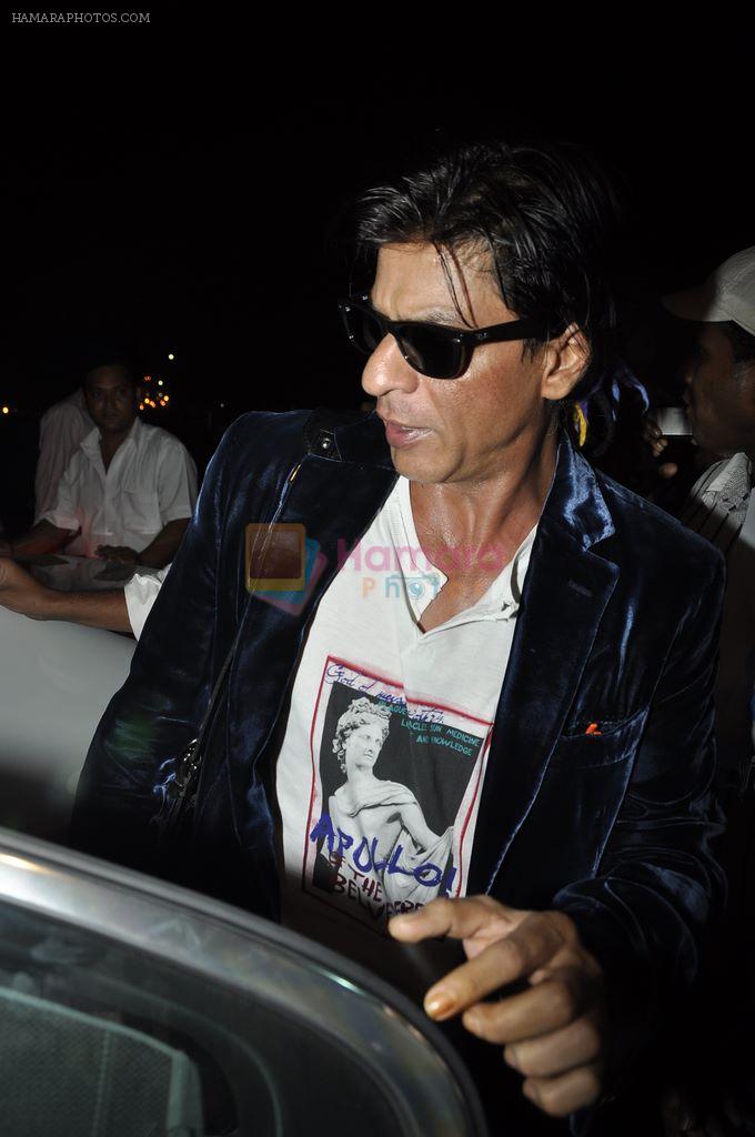 Shahrukh Shah leave for Dubai to promote Don 2 in International Airport, Mumbai on 7th Dec 2011