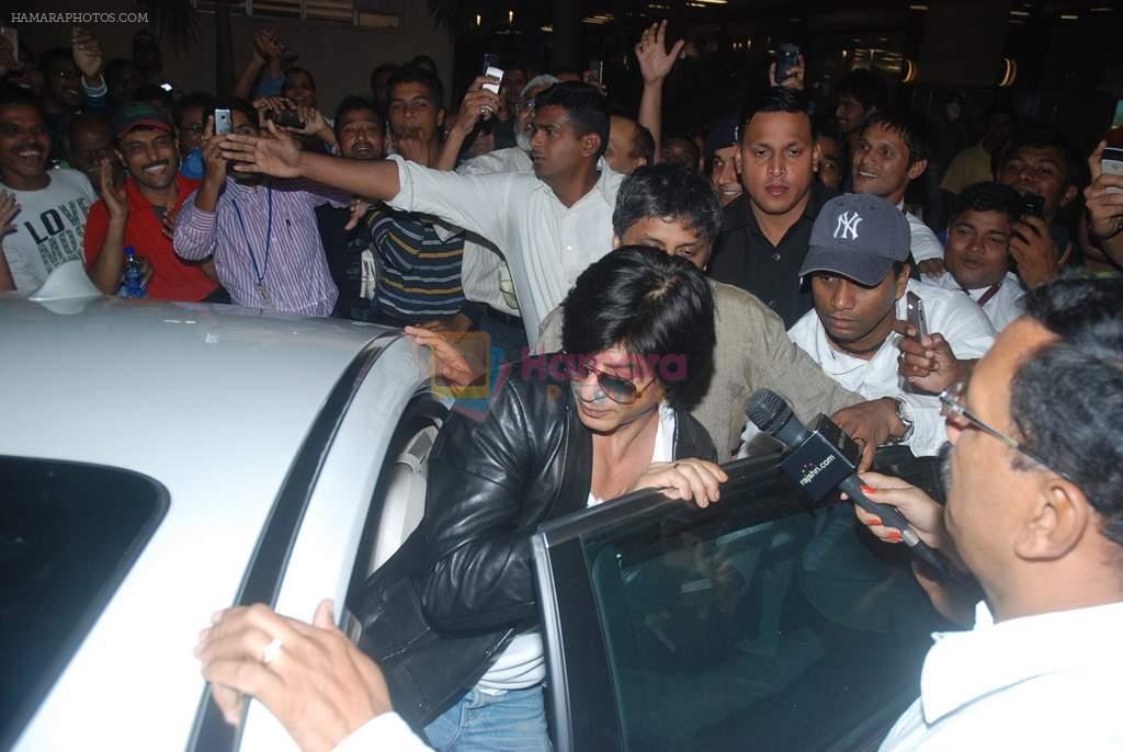 Shahrukh Khan snapped at international airport on 9th Dec 2011