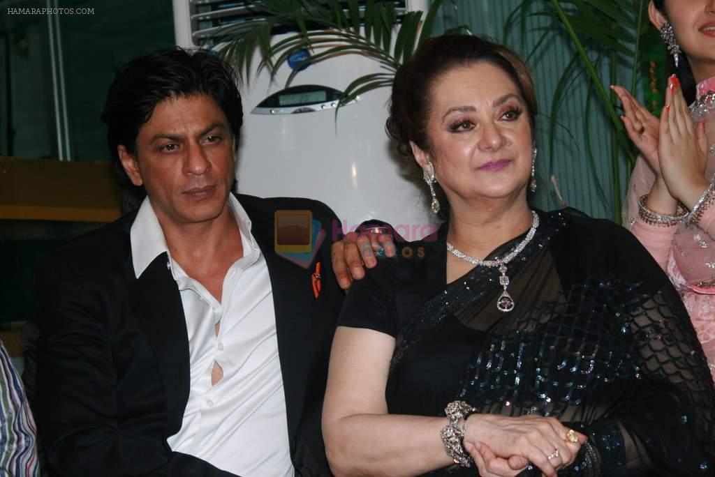 Shahrukh Khan, Saira Banu at Dilip Kumar's Birthday Bash on 11th Dec 2011