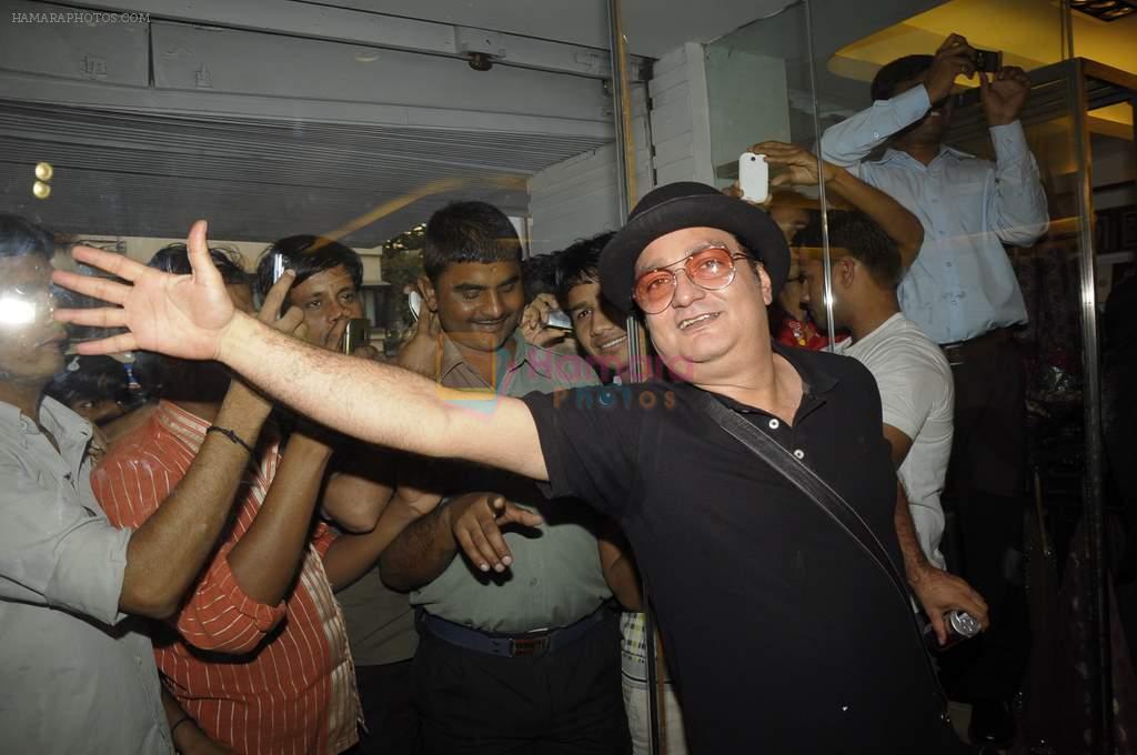 Vinay Pathak at designer Riyaz Gangji's store Libas to promote  Pappu Can_t Dance sala in Peddar Road on 12th Dec 2011