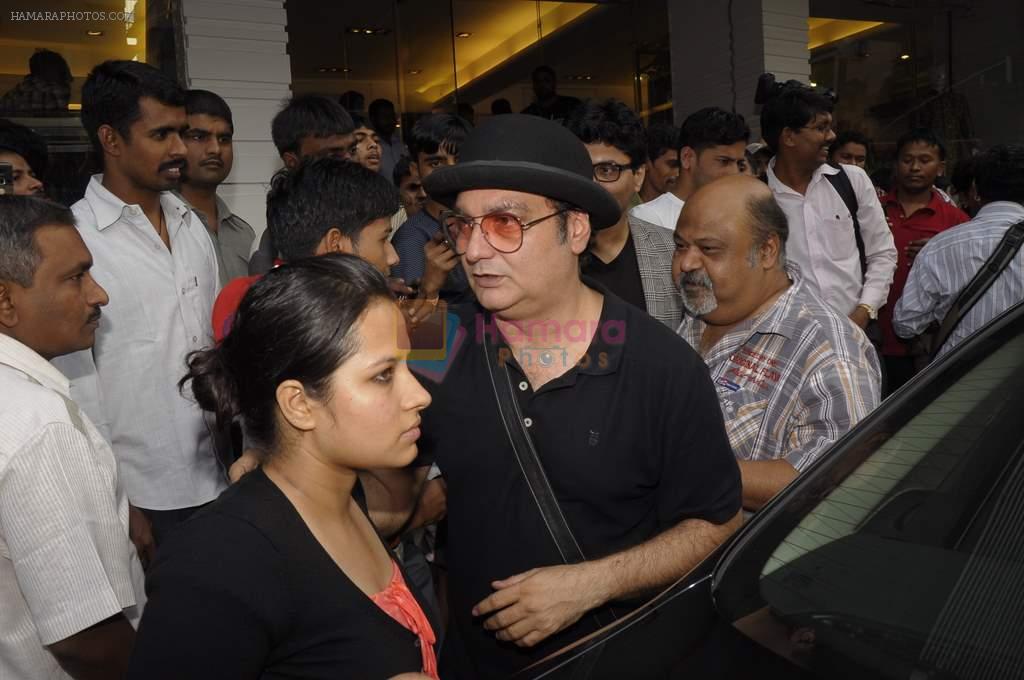 Vinay Pathak at designer Riyaz Gangji's store Libas to promote  Pappu Can_t Dance sala in Peddar Road on 12th Dec 2011