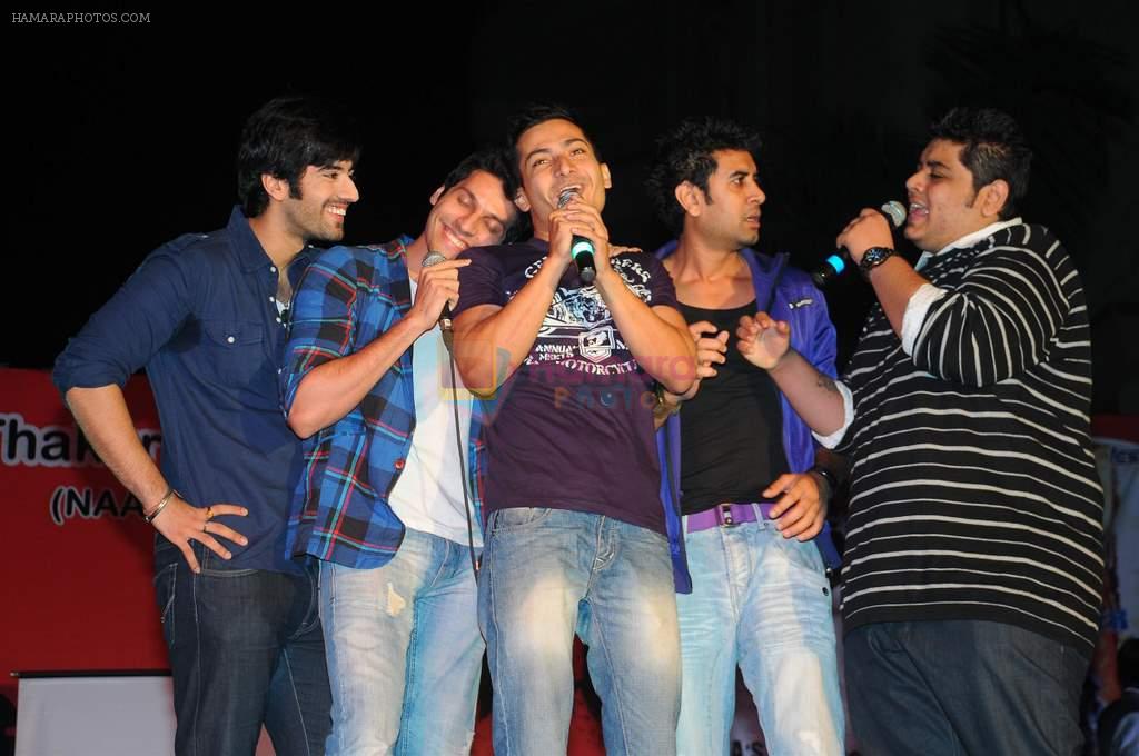 Karanvir Shrama,  Bhanal Pant with Rohin Robert,  Rohitt Arora with Sadda Adda Team at Thakur college for there Tarangan festival on 17th Dec 2011