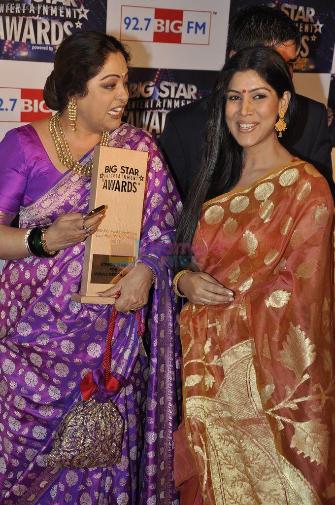 Kiron Kher, Sakshi Tanwar at BIG star awards 2011 in Bhavans, Mumbai on 18th Dec 2011