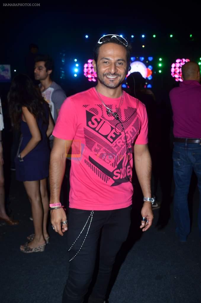 Nikhil Chinapa at DJ AVICII gig for Sunburn in Mahalaxmi on 18th Dec 2011