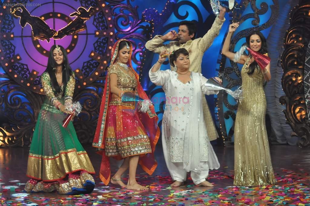 Malaika Arora Khan, Genelia D Souza, Saroj Khan, Jennifer Winget on the sets of Saroj Khan's show Nachle Ve at Imagine in R K Studios on 21st Dec 2011