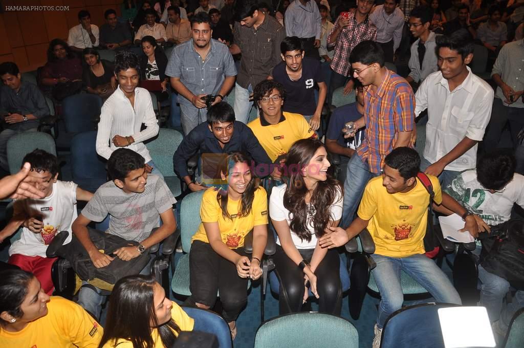 Sonam kapoor meets Twitter fans in Welingkar college on 21st Dec 2011
