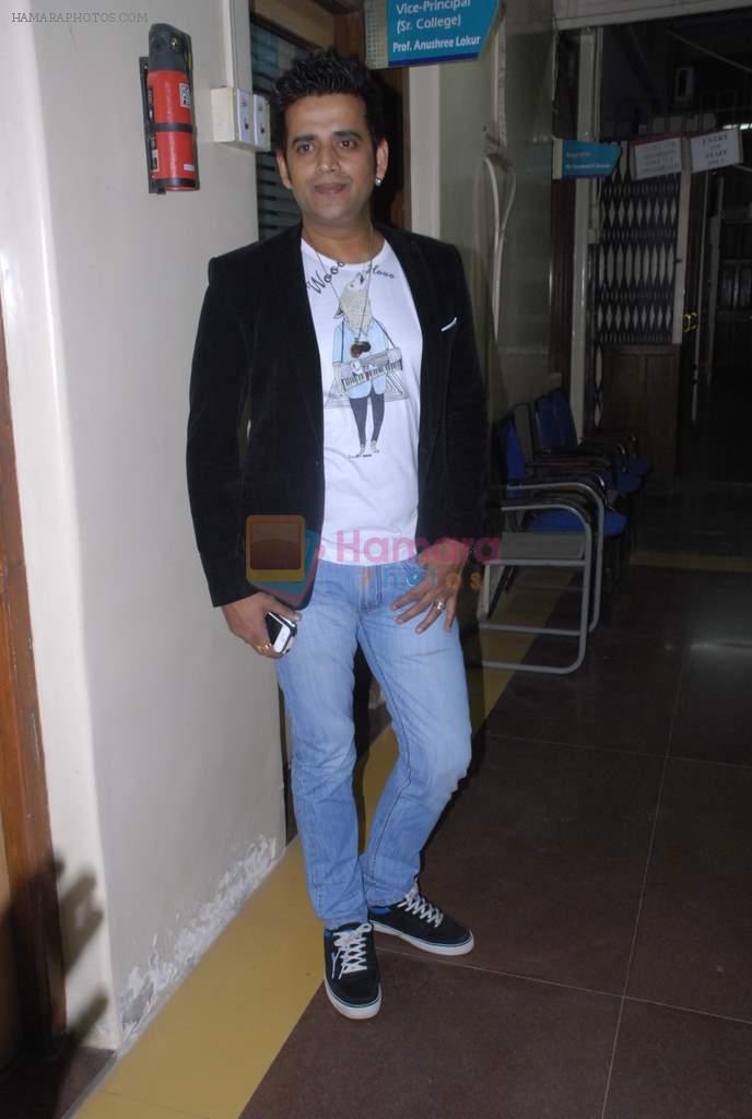 Ravi Kishan at Chaalis Churasia film promotion at college fest in RUIA College, Matunga on 22nd Dec 2011