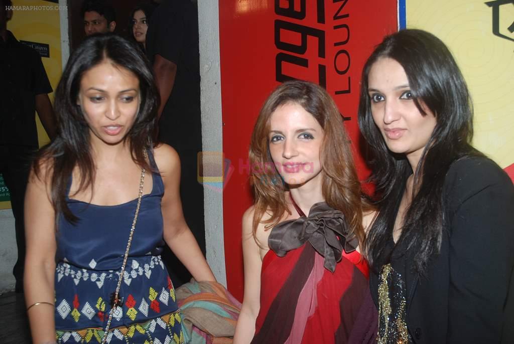 Anu Dewan, Suzanne Roshan at Don 2 special screening at PVR hosted by Priyanka on 22nd Dec 2011