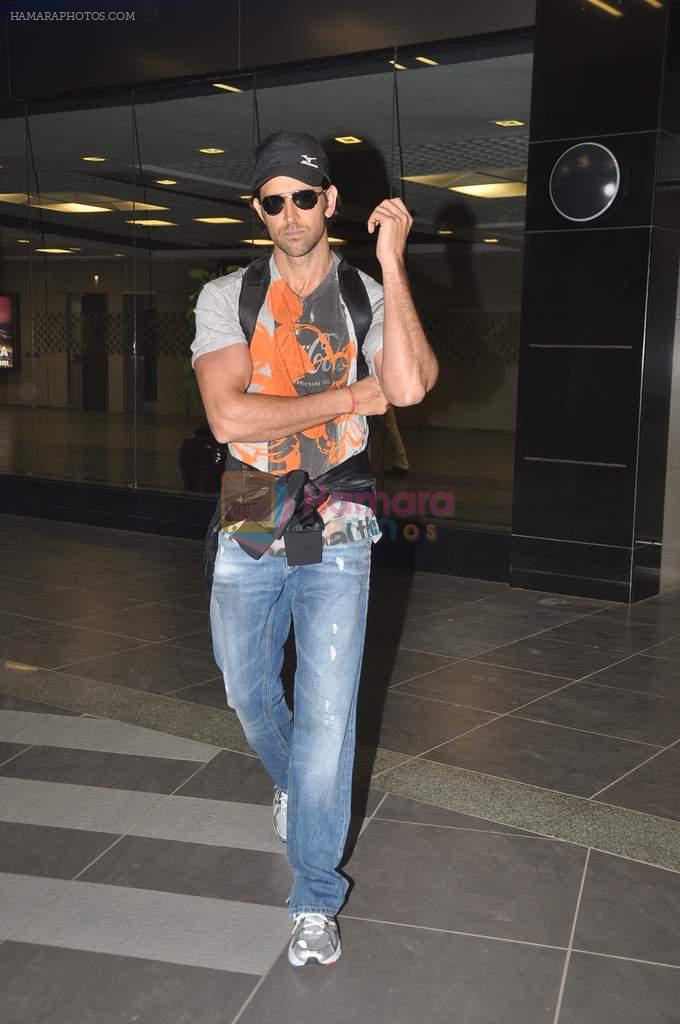 Hrithik Roshan looking fit snapped at Airport on 22nd Dec 2011