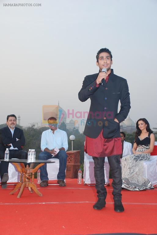 Prateik Babbar, Amy Jackson at the Music Launch of Ek Deewana Tha in Taj Mahal, Agra, Delhi on 21st Dec 2011