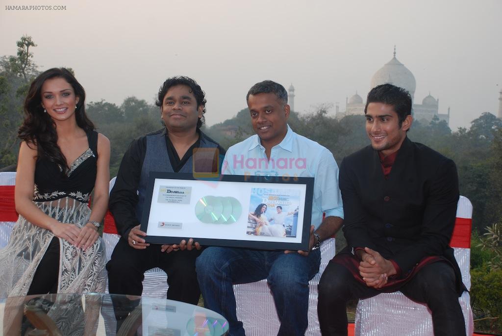 A R Rahman, Gautham Menon, Prateik Babbar, Amy Jackson at the Music Launch of Ek Deewana Tha in Taj Mahal, Agra, Delhi on 21st Dec 2011