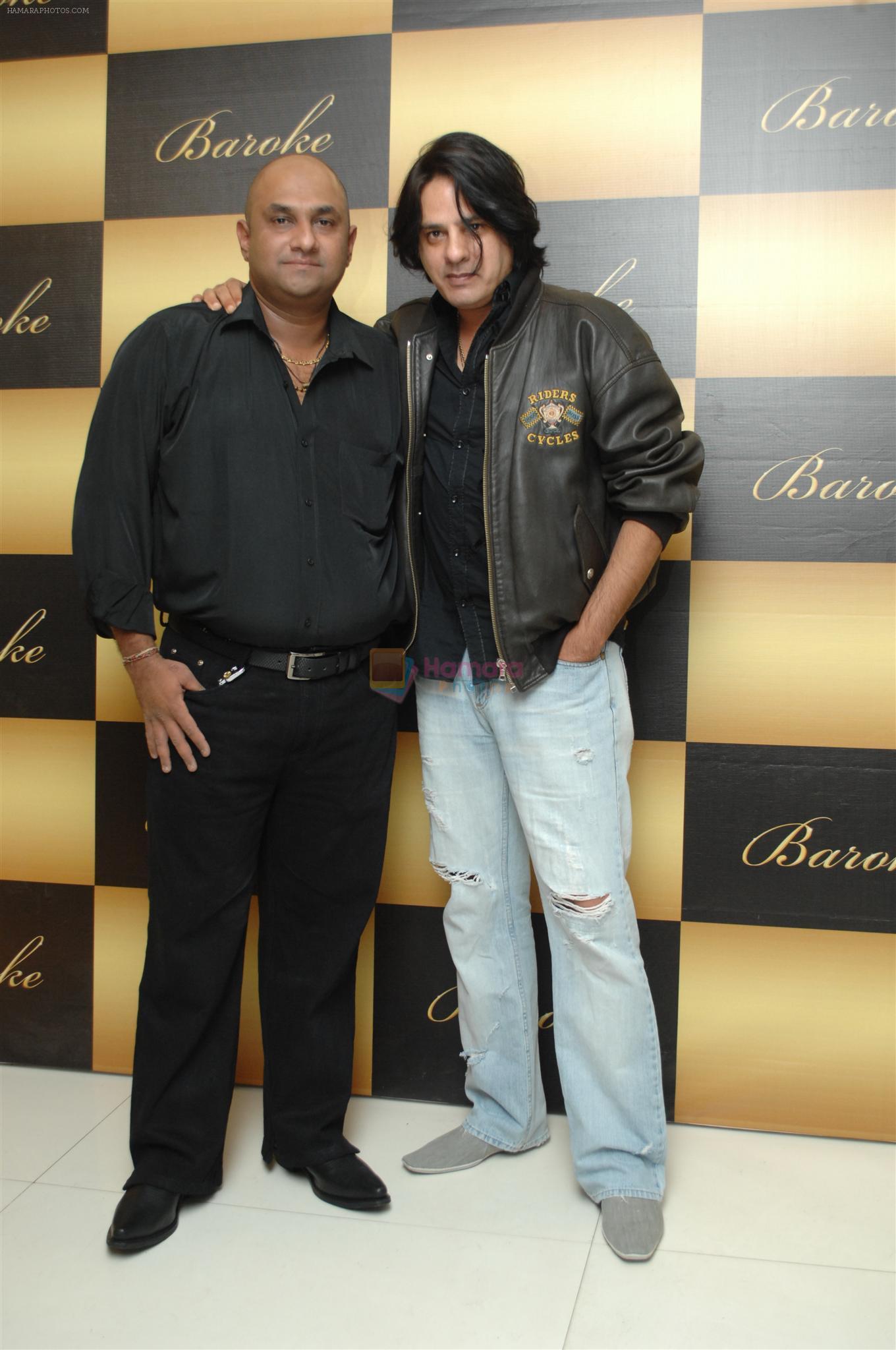 Premal Goragandhi with Rahul Roy with film Tukkaa Fitt cast at Baraoke Lounge in Mumbai on 24th Dec 2011