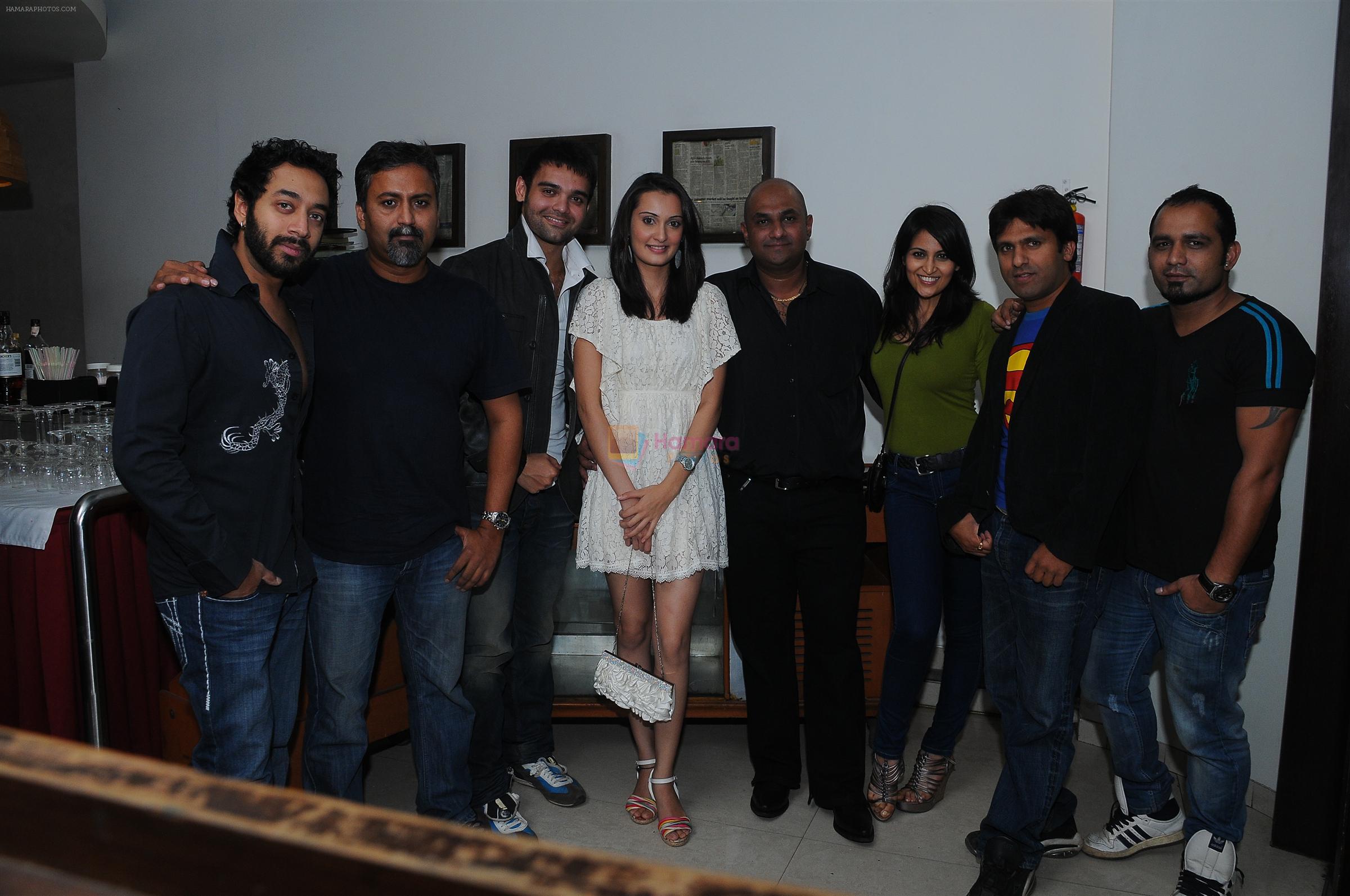 Premal Goragandhi, Vaishali Desai, Kahkkashan Aryan with film Tukkaa Fitt cast at Baraoke Lounge in Mumbai on 24th Dec 2011
