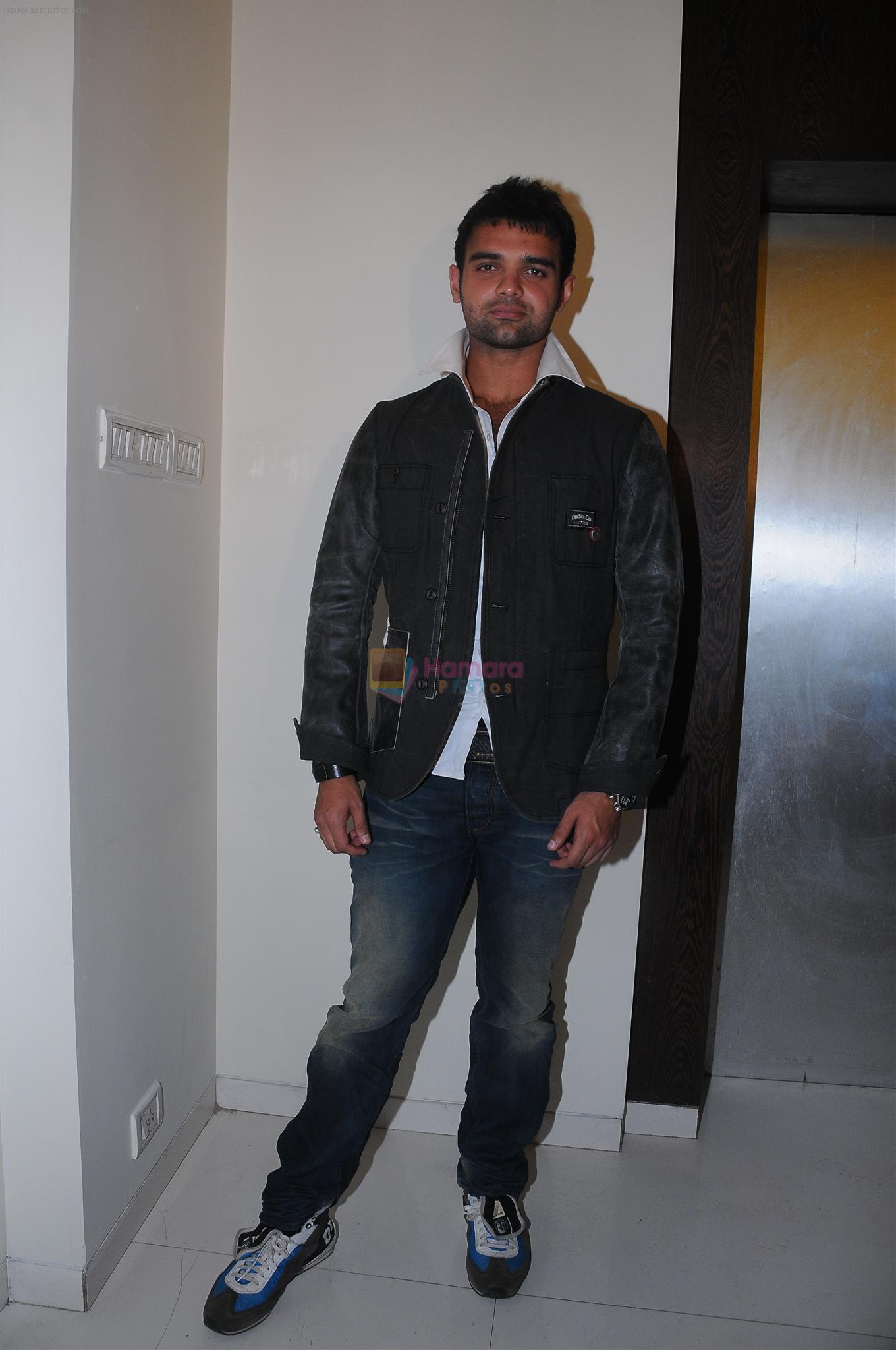 Mahakshay Chakraborty with film Tukkaa Fitt cast at Baraoke Lounge in Mumbai on 24th Dec 2011