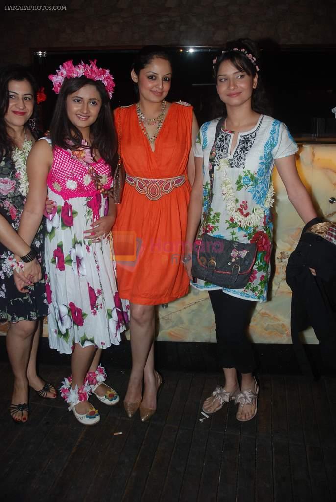 Ankita Lokhande, Rashmi Desai at Nandish Sandhu's Bday party in Sheesha Lounge on 25th Dec 2011