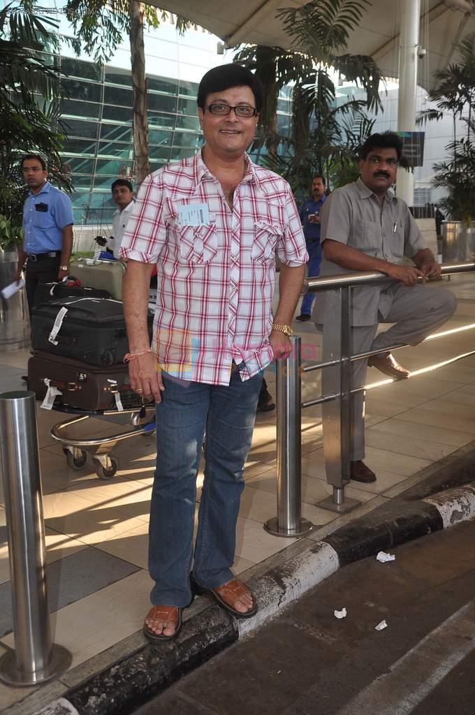 Sachin Pilgaonkar snapped at the domestic airport on 26th Dec 2011