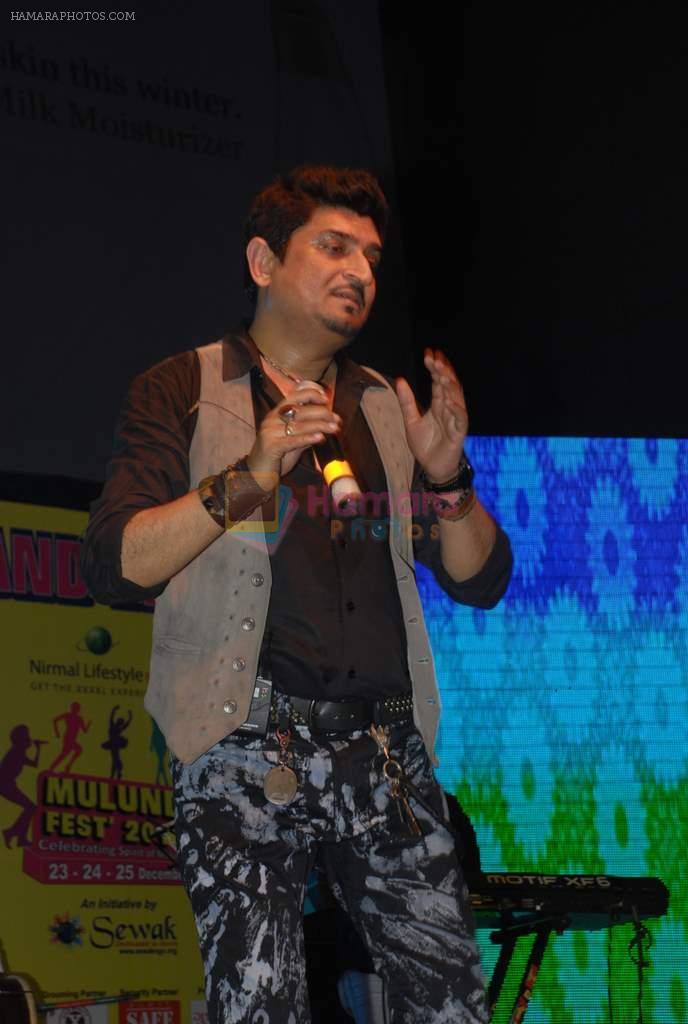 Neeraj Shridhar at Mulund Festival 2011 in Mulund on 26th Dec 2011