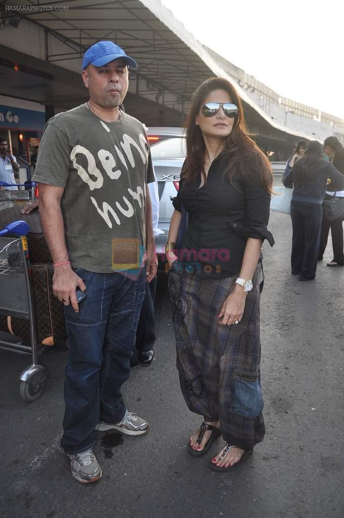 Alvira Khan, Atul Agnihotri leave for New Year's celebration in Airport, Mumbai on 28th Dec 2011