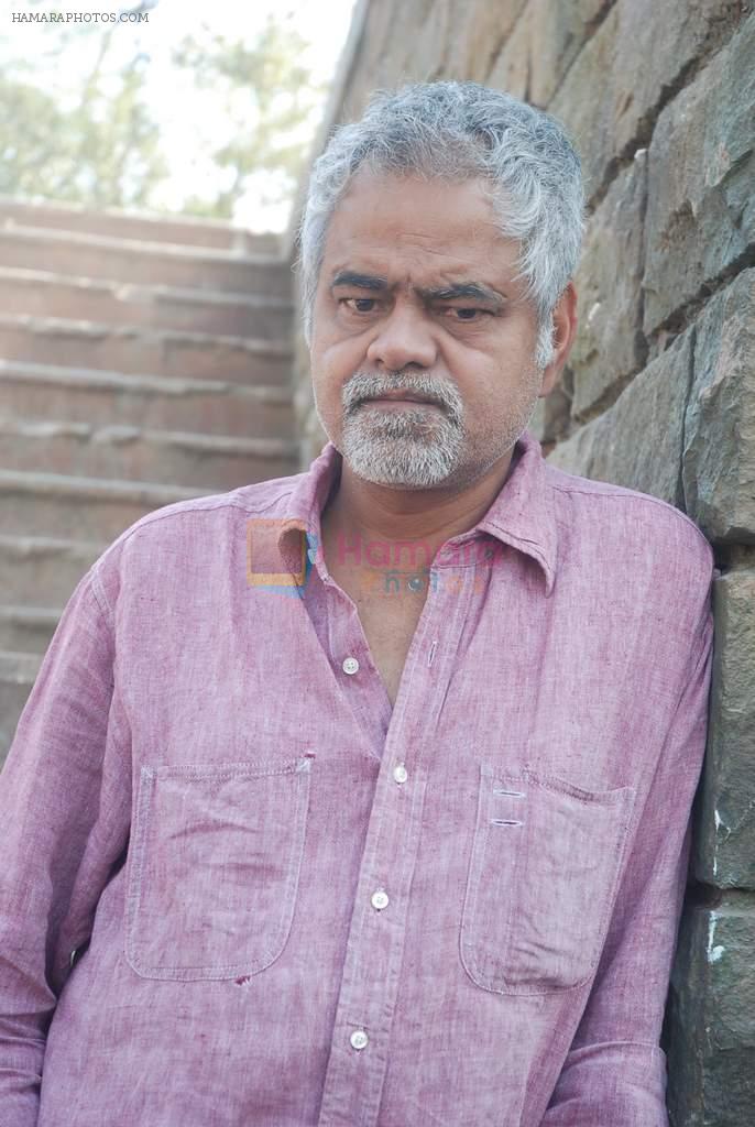 Sanjay Mishra on location of film Pranam Walkum in Filmcity, Mumbai on 29th Dec 2011