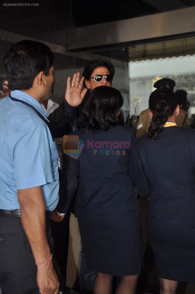 Shahrukh Khan snapped at the Domestic Airport in Mumbai on 29th Dec 2011