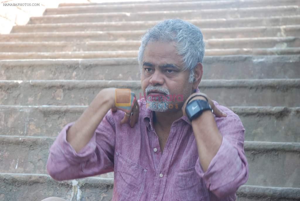 Sanjay Mishra on location of film Pranam Walkum in Filmcity, Mumbai on 29th Dec 2011