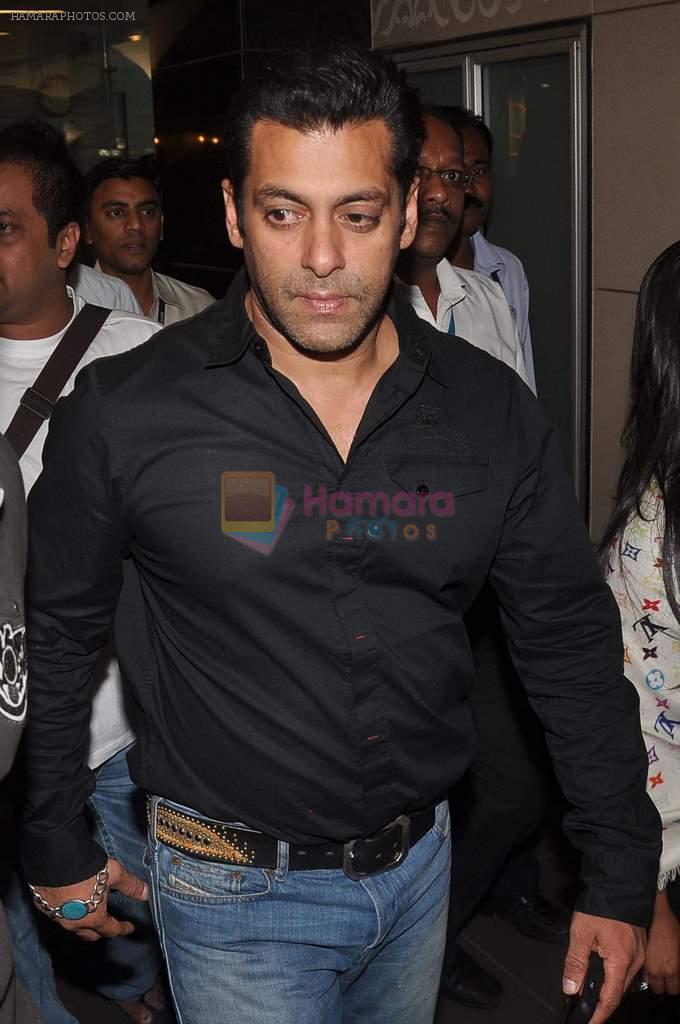 Salman Khan return from Dubai on 3rd Jan 2012