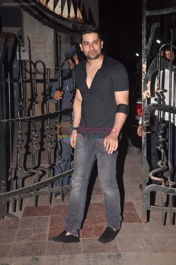 Aftab Shivdasani at Bipasha Basu's birthday bash at her home in Khar on 6th Jan 2012